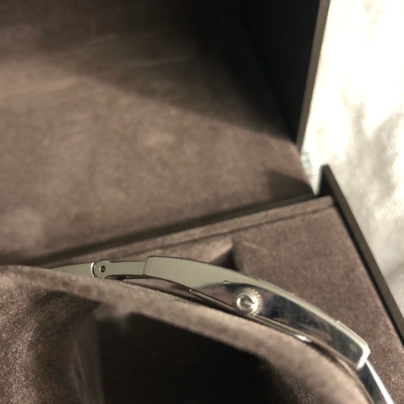 Gucci Diamond & Mother of Pearl Watch 3900 series - Picture 5 of 8